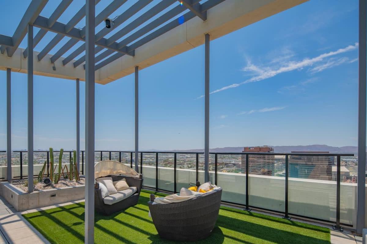 Comfy 2bd- Highrise Dt, Pool, Gym, Parking - Sleeps 8 * Phoenix