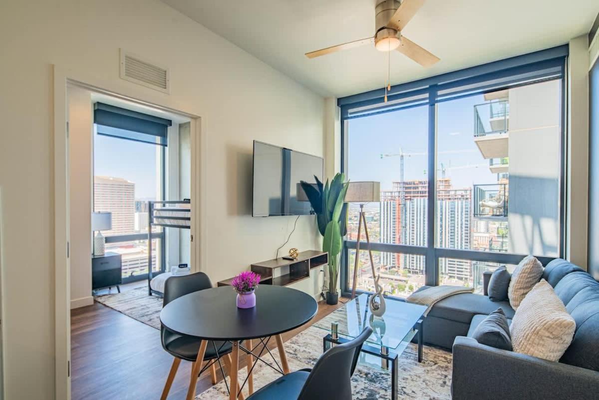 Comfy 2bd- Highrise Dt, Pool, Gym, Parking - Sleeps 8 Phoenix